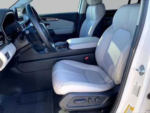 Used 2025 Honda Pilot EX-L image 7