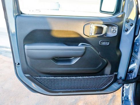 New 2025 Jeep Gladiator Sport image 22