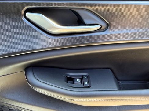 Used 2023 Jeep Grand Cherokee Laredo image 18