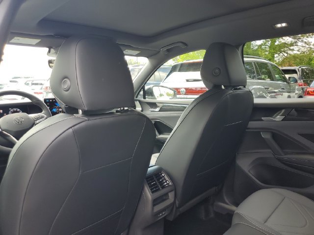 New 2026 Volkswagen Tiguan SE R-Line FWD image 11