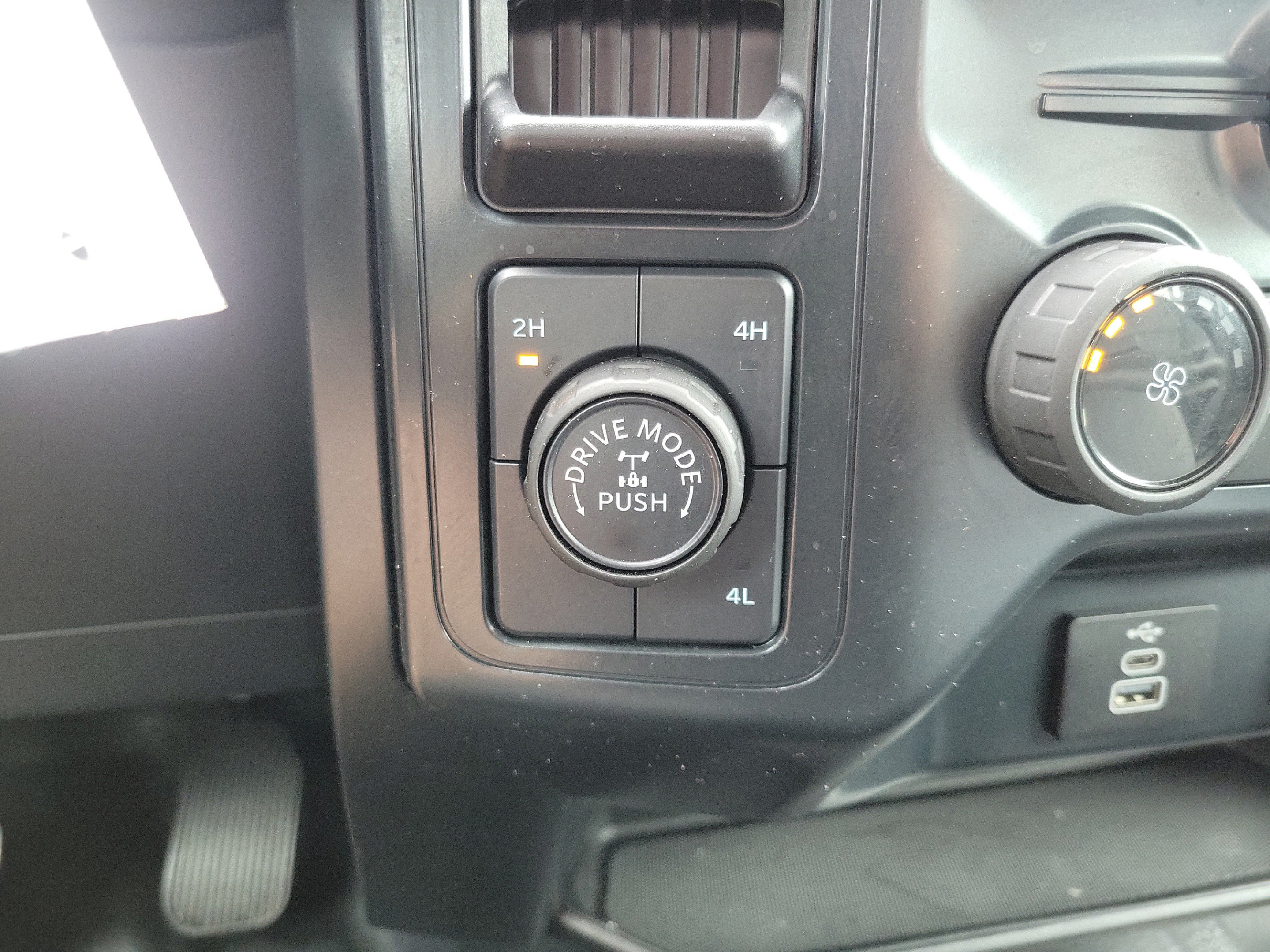 Used 2025 Ford F150 XL w/ Equipment Group 103A High AWD/4WD image 28