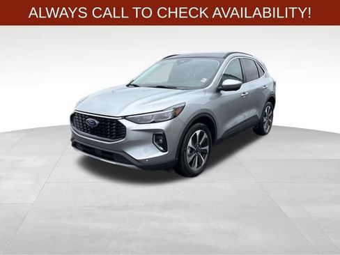 Used 2023 Ford Escape Platinum image 3