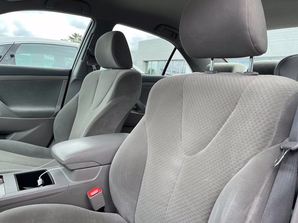 Used 2009 Toyota Camry LE FWD image 7