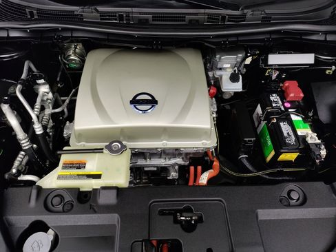 Used 2015 Nissan Leaf SL w/ Premium Package image 36