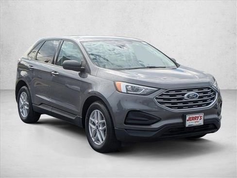 Used 2021 Ford Edge SE image 1