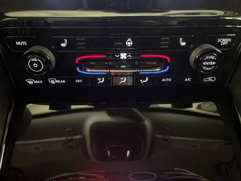 Used 2023 Jeep Grand Cherokee Laredo w/ Luxury Tech Group I image 21