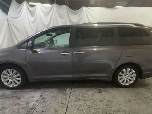 Used 2011 Toyota Sienna XLE image 5