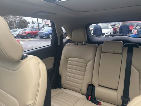 Used 2019 Ford Edge SEL w/ Equipment Group 201A image 16