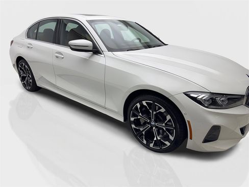 Used 2025 BMW 330i xDrive Sedan w/ Premium Package image 12