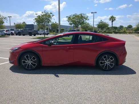 Used 2024 Toyota Prius XLE image 7