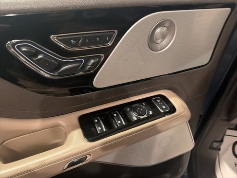 Used 2020 Lincoln Aviator Reserve w/ Equipment Group 202A image 7