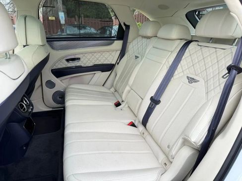 Used 2021 Bentley Bentayga w/ First Edition Specification image 12
