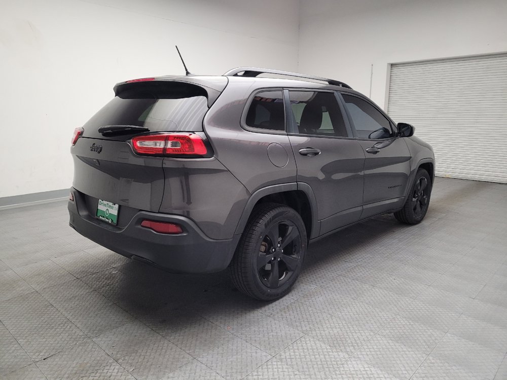 Used 2018 Jeep Cherokee Latitude w/ Altitude Package FWD image 9