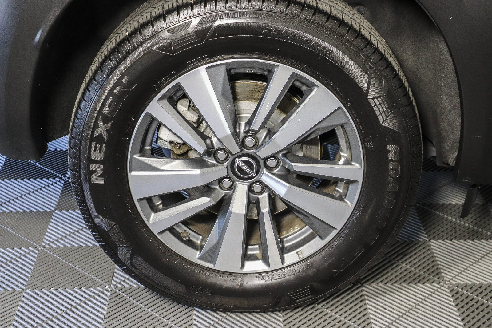 Used 2025 Nissan Pathfinder SL FWD image 10