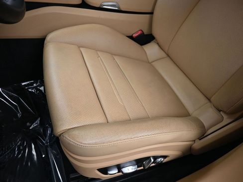 Used 2019 Porsche Panamera image 23