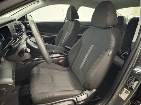 Used 2025 Hyundai Elantra SE image 15