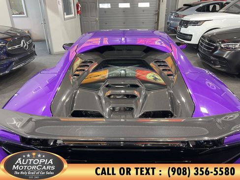 Used 2024 Lamborghini Huracan Tecnica image 5