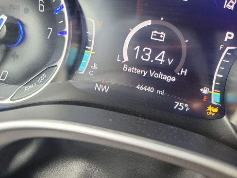 Used 2025 Chrysler Pacifica Select image 34