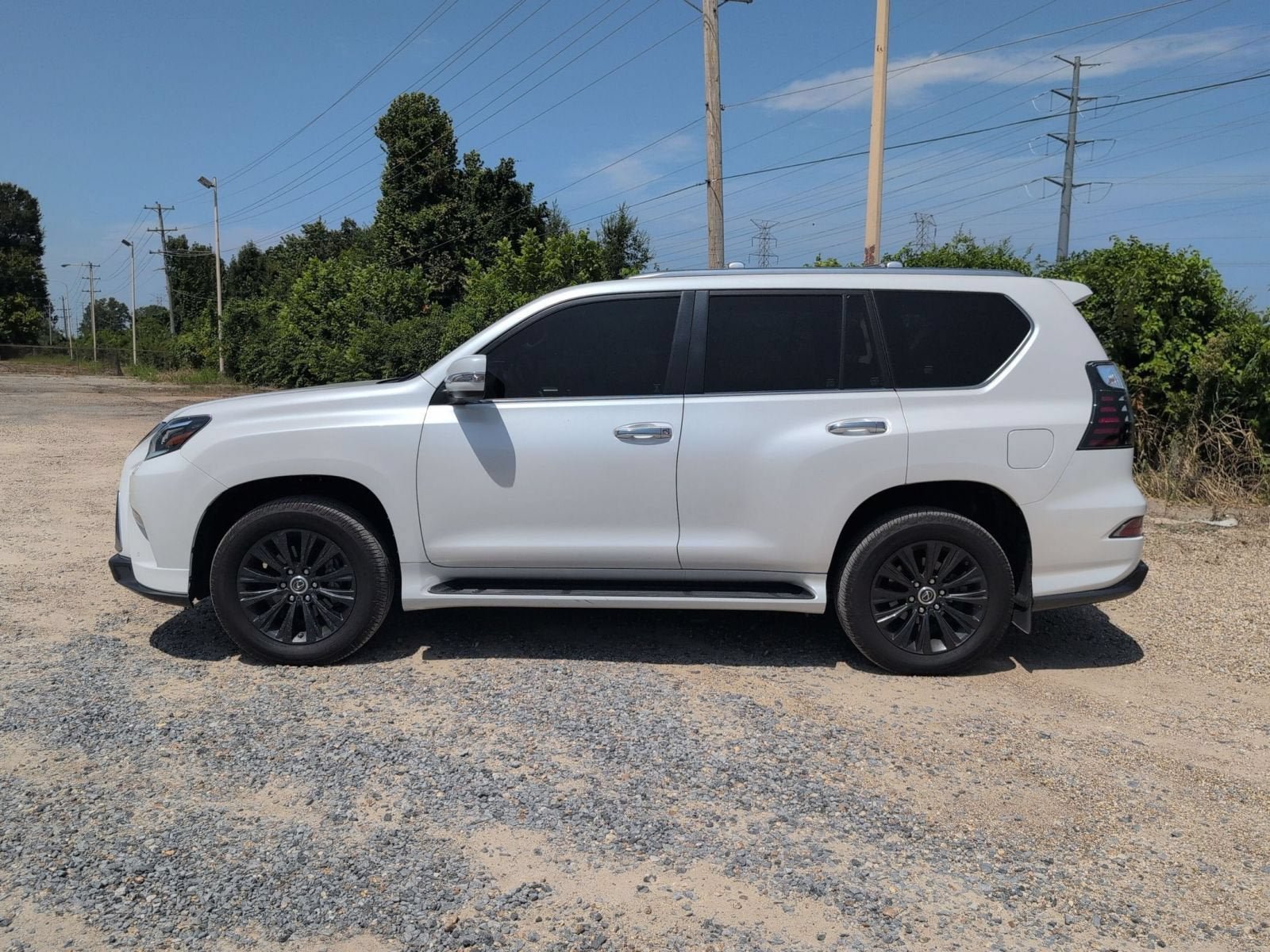 Used 2023 Lexus GX 460 Luxury w/ Sport Design Package AWD/4WD image 2