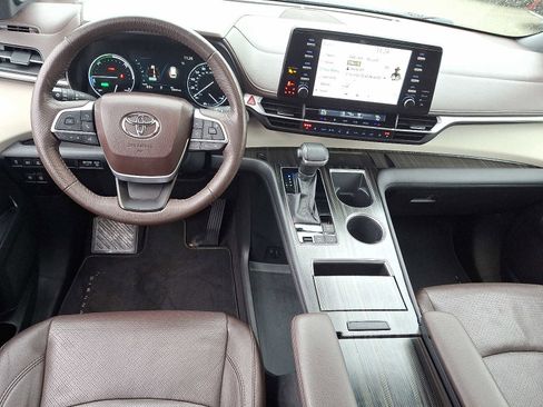 Certified 2021 Toyota Sienna Platinum image 17