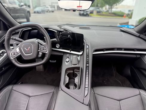 Used 2025 Chevrolet Corvette Stingray Preferred Conv w/ 2LT RWD image 19