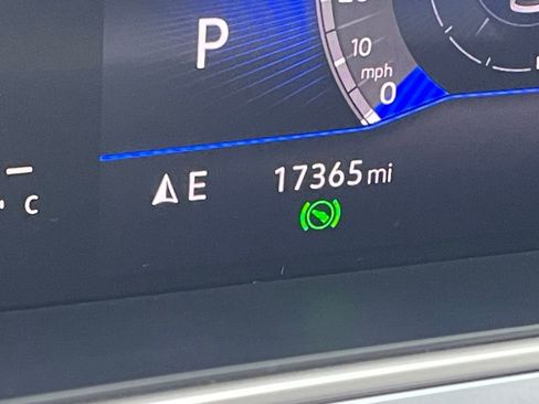 Used 2025 Volkswagen Taos SE image 15