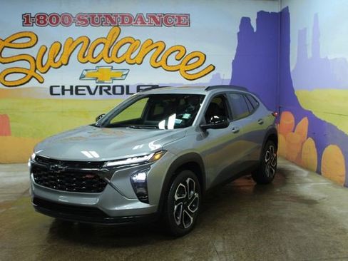 Certified 2025 Chevrolet Trax RS w/ Sunroof Package FWD image 12
