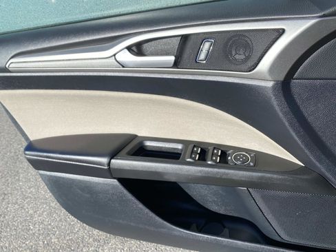 Used 2019 Ford Fusion S image 18