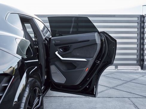 Used 2025 Lamborghini Urus SE image 25