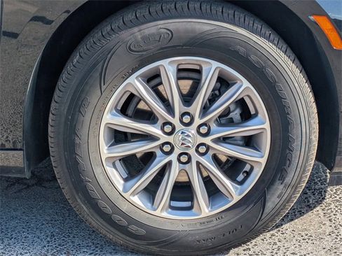 Used 2024 Buick Enclave Premium image 12