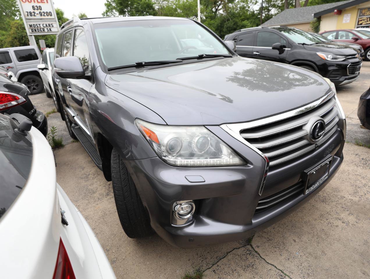 Used 2013 Lexus LX 570 4WD w/ Luxury Pkg image 4