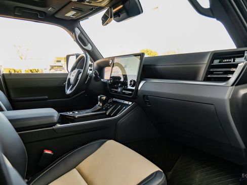 Used 2025 Lexus GX 550 image 40