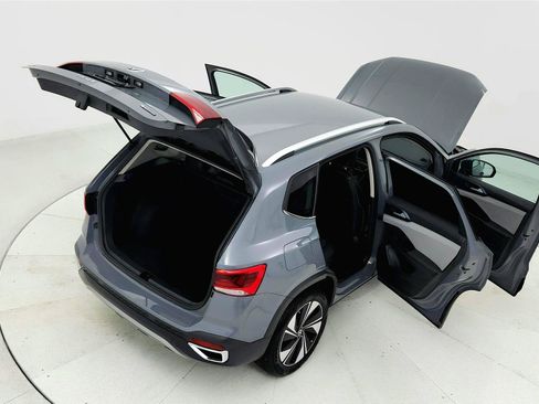 Used 2024 Volkswagen Taos SE AWD/4WD image 23