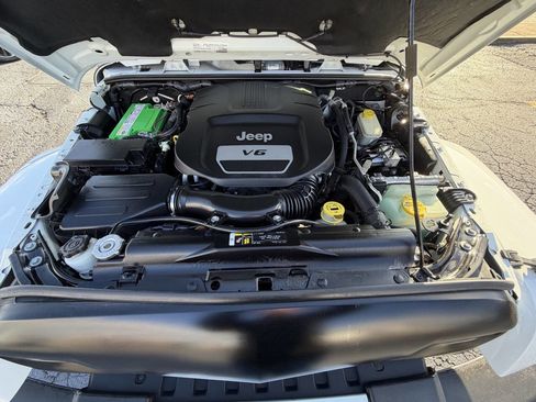 Used 2017 Jeep Wrangler Unlimited Sahara w/ Connectivity Group image 25