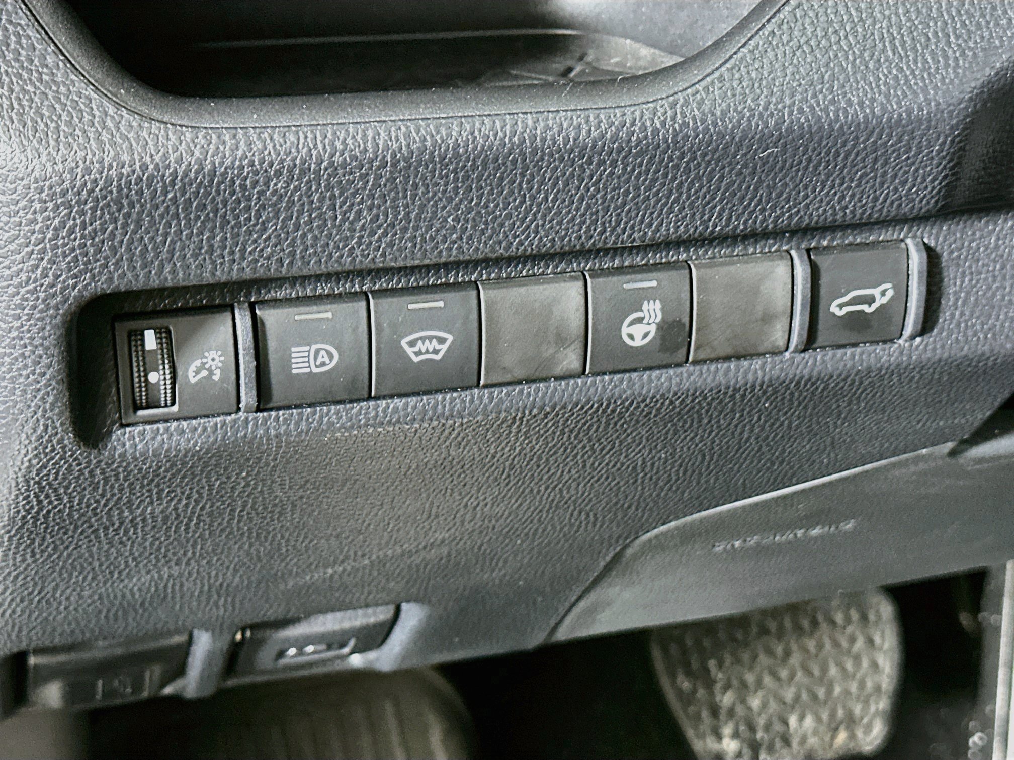 Used 2023 Toyota RAV4 XLE Premium AWD/4WD image 17
