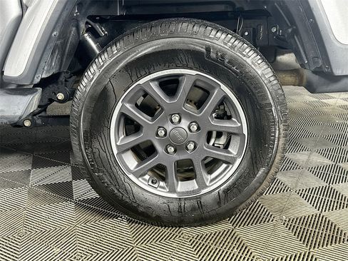 Used 2020 Jeep Gladiator Overland image 35