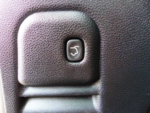 Used 2016 Jeep Grand Cherokee Laredo 75th Anniversary image 42