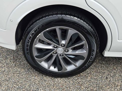 Used 2020 Buick Encore GX Essence w/ Experience Buick Package image 9