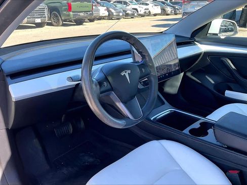 Used 2021 Tesla Model 3 Standard Range Plus image 16