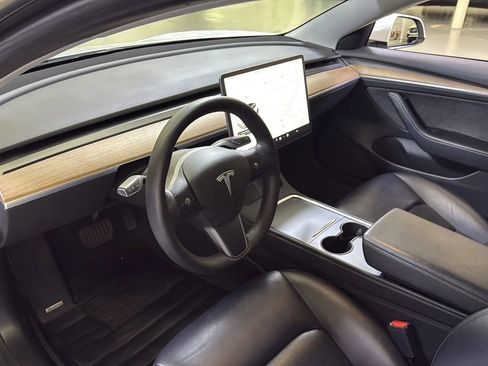 Used 2021 Tesla Model 3 Standard Range Plus RWD image 7