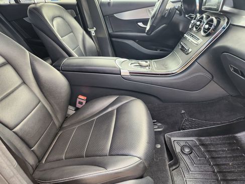 Used 2019 Mercedes-Benz GLC 300 4MATIC image 13
