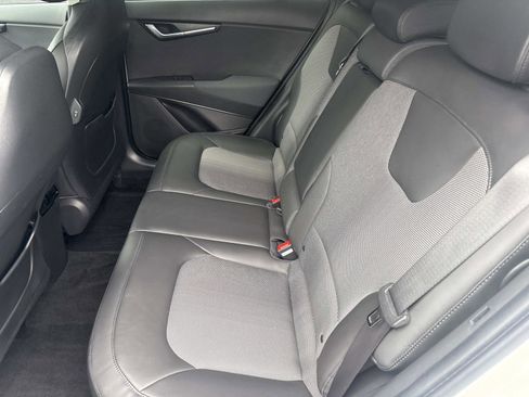 Used 2023 Kia Niro EX image 15