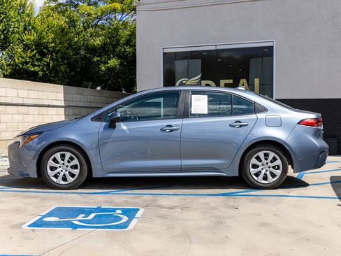 Used 2023 Toyota Corolla LE FWD image 9