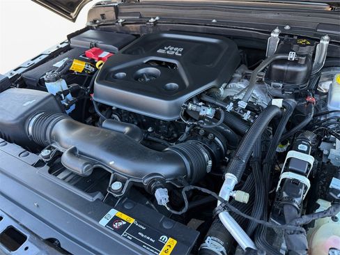 Certified 2022 Jeep Wrangler Unlimited Sahara w/ LED Lighting Group image 22