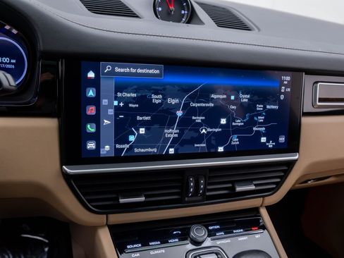 Certified 2023 Porsche Cayenne Platinum Edition image 25