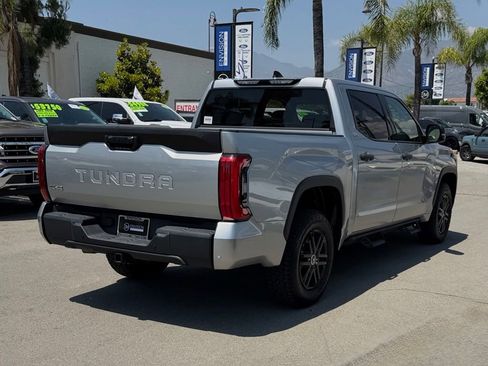 Used 2022 Toyota Tundra SR5 w/ SR5 Convenience Package AWD/4WD image 10