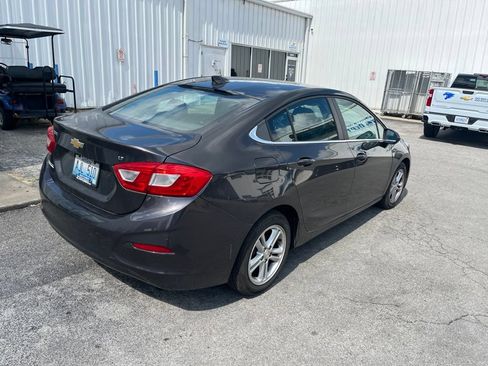 Used 2017 Chevrolet Cruze LT FWD image 3