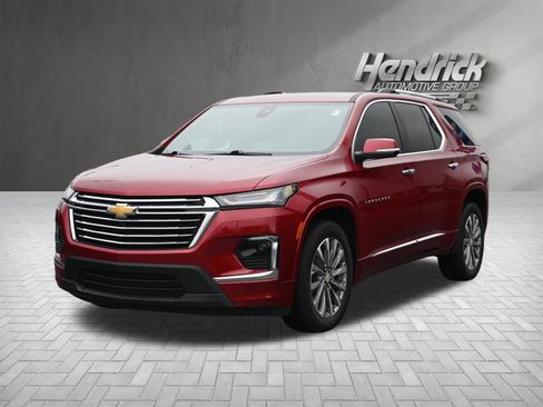 Used 2023 Chevrolet Traverse Premier FWD image 5