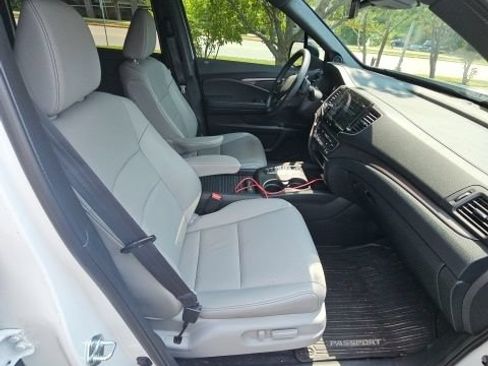 Used 2023 Honda Passport EX-L image 11