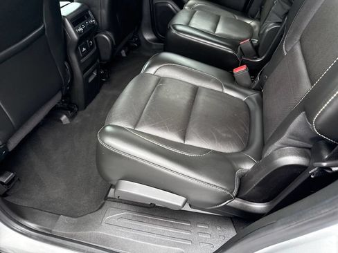 Used 2017 GMC Acadia SLT FWD image 13